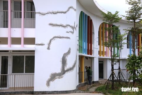 Trường mầm non hiện đại và đẹp nhất tỉnh chưa sử dụng đã lún nứt - Ảnh 2. Trường mầm non hiện đại và đẹp nhất tỉnh chưa sử dụng đã lún nứt - Ảnh 2.
