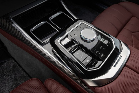 BMW 7-Series 2023 ra mắt: Màn lột xác lớn gây sức ép cho Mercedes-Benz S-Class - Ảnh 10. BMW 7-Series 2023 ra mắt: Màn lột xác lớn gây sức ép cho Mercedes-Benz S-Class - Ảnh 10.