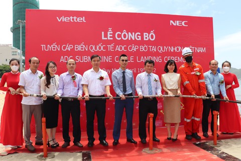 Viettel công bố cập bờ tuyến cáp ADC, băng thông lớn nhất Việt Nam - Ảnh 1. Viettel công bố cập bờ tuyến cáp ADC, băng thông lớn nhất Việt Nam - Ảnh 1.