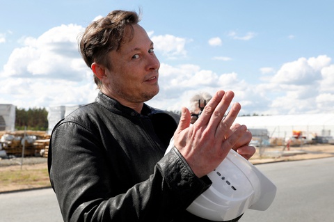 Tỉ phú Elon Musk gom tiền mua Twitter - Ảnh 1. Tỉ phú Elon Musk gom tiền mua Twitter - Ảnh 1.