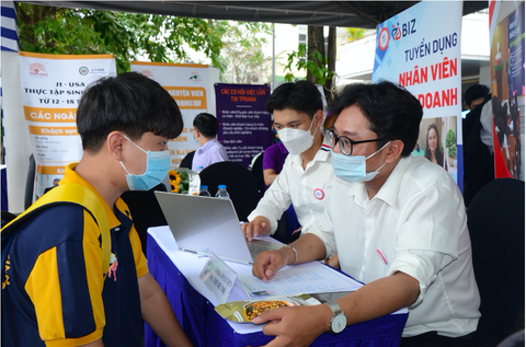 Nỗ lực lấy bằng đại học trong 3 năm với học phí giá rẻ - Ảnh 3. Nỗ lực lấy bằng đại học trong 3 năm với học phí giá rẻ - Ảnh 3.