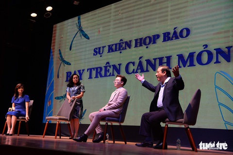 Chính kịch: Bay trên cánh mỏng - Ảnh 5. Chính kịch: Bay trên cánh mỏng - Ảnh 5.