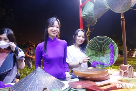 Khai trương phố đi bộ trong lòng di sản Kinh thành Huế - Ảnh 6. Khai trương phố đi bộ trong lòng di sản Kinh thành Huế - Ảnh 6.