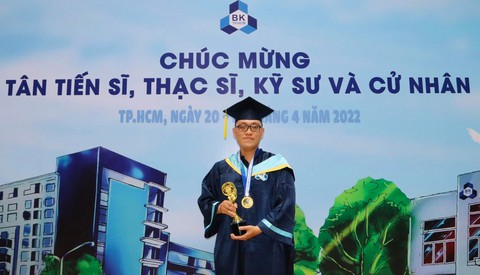 Thủ khoa đầu ra ĐH Bách khoa đạt điểm tuyệt đối 10/10 chia sẻ bí kíp học tập - Ảnh 1. Thủ khoa đầu ra ĐH Bách khoa đạt điểm tuyệt đối 10/10 chia sẻ bí kíp học tập - Ảnh 1.