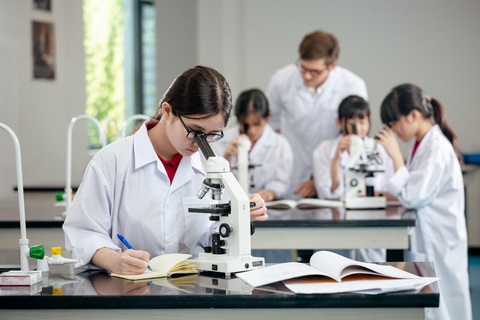 Tân CEO VAS: Cơ hội cho học sinh Việt phát triển ngang tầm quốc tế - Ảnh 2. Tân CEO VAS: Cơ hội cho học sinh Việt phát triển ngang tầm quốc tế - Ảnh 2.