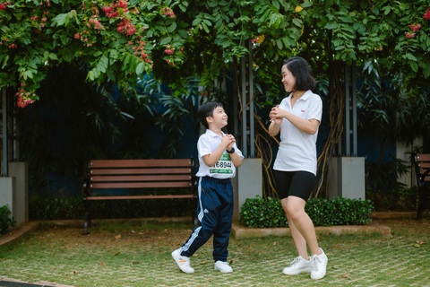‘Runner nhí’ hứng khởi nhận giải thưởng chạy bộ trực tuyến MILO Erun - Ảnh 1. ‘Runner nhí’ hứng khởi nhận giải thưởng chạy bộ trực tuyến MILO Erun - Ảnh 1.
