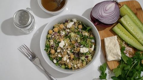 Món salad Jennifer Aniston ăn mỗi ngày suốt 10 năm khi quay Friends, có gì lạ? - Ảnh 2. Món salad Jennifer Aniston ăn mỗi ngày suốt 10 năm khi quay Friends, có gì lạ? - Ảnh 2.
