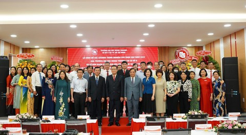 Cơ sở II Trường đại học Ngoại thương được Bộ Giáo dục và đào tạo tặng cờ thi đua - Ảnh 4. Cơ sở II Trường đại học Ngoại thương được Bộ Giáo dục và đào tạo tặng cờ thi đua - Ảnh 4.