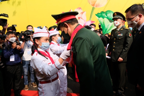 Bộ trưởng Bộ Quốc phòng Trung Quốc thăm, tặng quà học sinh vùng biên giới Việt Nam - Ảnh 2. Bộ trưởng Bộ Quốc phòng Trung Quốc thăm, tặng quà học sinh vùng biên giới Việt Nam - Ảnh 2.