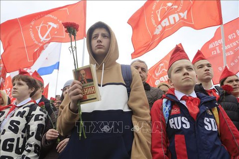 Người Nga dâng hoa tưởng nhớ Lãnh tụ Lenin - Ảnh 1. Người Nga dâng hoa tưởng nhớ Lãnh tụ Lenin - Ảnh 1.