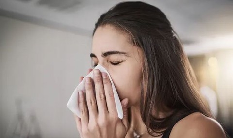 CDC Mỹ chỉ cách phân biệt bệnh dị ứng thời tiết theo mùa và COVID-19 - Ảnh 1. CDC Mỹ chỉ cách phân biệt bệnh dị ứng thời tiết theo mùa và COVID-19 - Ảnh 1.