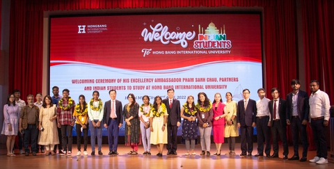 Đại học Việt Nam xuất khẩu chương trình đào tạo y khoa - Ảnh 1. Đại học Việt Nam xuất khẩu chương trình đào tạo y khoa - Ảnh 1.