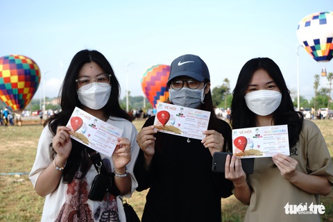Náo nhiệt bay khinh khí cầu lần đầu tiên tại Kon Tum - Ảnh 3. Náo nhiệt bay khinh khí cầu lần đầu tiên tại Kon Tum - Ảnh 3.