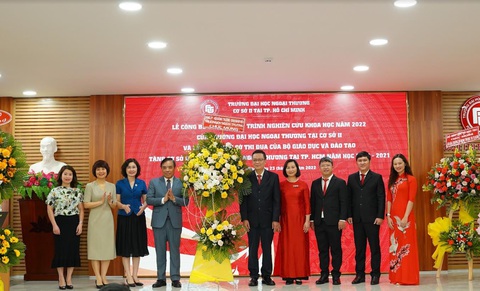Cơ sở II Trường đại học Ngoại thương được Bộ Giáo dục và đào tạo tặng cờ thi đua - Ảnh 3. Cơ sở II Trường đại học Ngoại thương được Bộ Giáo dục và đào tạo tặng cờ thi đua - Ảnh 3.