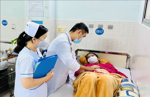 Cứu sống một phụ nữ có thai bám trên buồng trứng - Ảnh 1. Cứu sống một phụ nữ có thai bám trên buồng trứng - Ảnh 1.