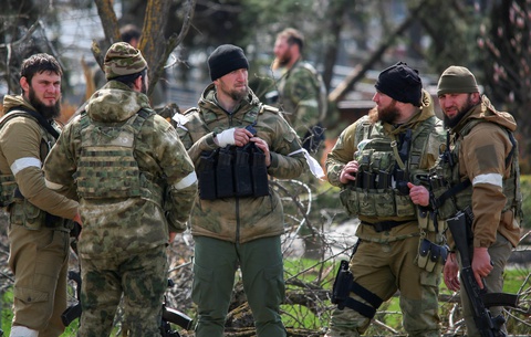 Nga rút lính thiện chiến khỏi Mariupol sau tuyên bố giải phóng - Ảnh 1. Nga rút lính thiện chiến khỏi Mariupol sau tuyên bố giải phóng - Ảnh 1.