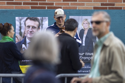 Bầu tổng thống Pháp: Nếu bà Le Pen thắng sẽ chấn động hơn chiến thắng của ông Trump - Ảnh 1. Bầu tổng thống Pháp: Nếu bà Le Pen thắng sẽ chấn động hơn chiến thắng của ông Trump - Ảnh 1.