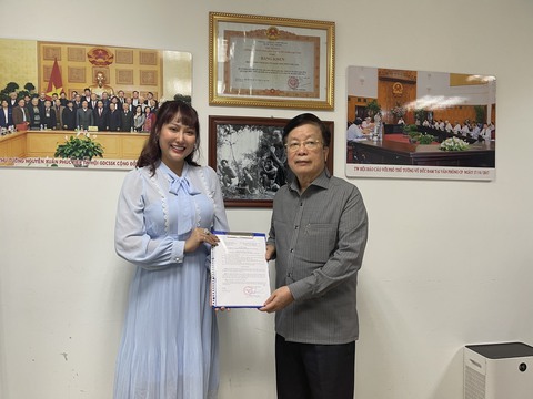 Phi Thanh Vân làm phó văn phòng đại diện Hội Giáo dục chăm sóc sức khỏe cộng đồng - Ảnh 1. Phi Thanh Vân làm phó văn phòng đại diện Hội Giáo dục chăm sóc sức khỏe cộng đồng - Ảnh 1.