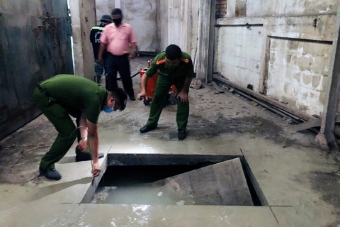 Phát hiện hơn 42 tấn chất thải nguy hại từ xí nghiệp của bóng đèn Điện Quang - Ảnh 2. Phát hiện hơn 42 tấn chất thải nguy hại từ xí nghiệp của bóng đèn Điện Quang - Ảnh 2.