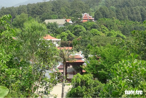 Vì sao 7 năm Đà Nẵng vẫn chưa tháo dỡ xong biệt phủ đại gia vàng xây trên đất rừng? - Ảnh 2. Vì sao 7 năm Đà Nẵng vẫn chưa tháo dỡ xong biệt phủ đại gia vàng xây trên đất rừng? - Ảnh 2.