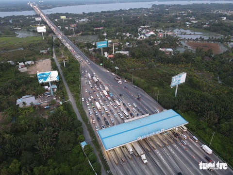 Xả trạm thu phí dịp lễ, đừng đắn đo - Ảnh 2. Xả trạm thu phí dịp lễ, đừng đắn đo - Ảnh 2.