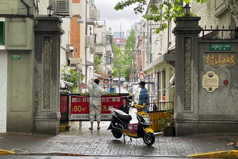 Sau Thượng Hải, đến Bắc Kinh báo động ca COVID-19 tăng - Ảnh 2. Sau Thượng Hải, đến Bắc Kinh báo động ca COVID-19 tăng - Ảnh 2.