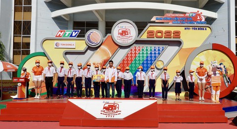 Đội đua Tập đoàn Lộc Trời xây chiến thắng trên tinh thần ‘cảm tử’ - Ảnh 3. Đội đua Tập đoàn Lộc Trời xây chiến thắng trên tinh thần ‘cảm tử’ - Ảnh 3.