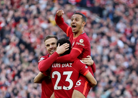 Hạ Everton, Liverpool tiếp tục bám sát Man City - Ảnh 1. Hạ Everton, Liverpool tiếp tục bám sát Man City - Ảnh 1.