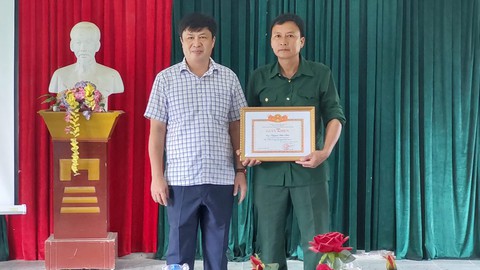 Người cựu chiến binh cứu 3 thanh niên đuối nước - Ảnh 1. Người cựu chiến binh cứu 3 thanh niên đuối nước - Ảnh 1.