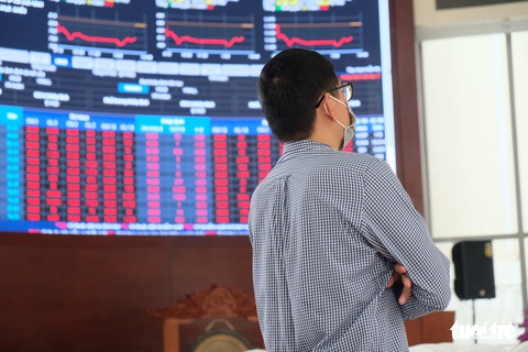 Chứng khoán chốt phiên giảm trên 68 điểm, các chuyên gia phân tích gì? - Ảnh 1. Chứng khoán chốt phiên giảm trên 68 điểm, các chuyên gia phân tích gì? - Ảnh 1.