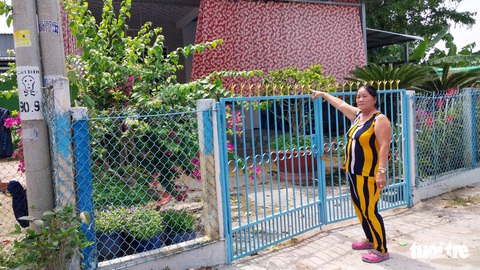 Người dân tố vợ chồng cựu nhà giáo ôm hơn chục tỉ đồng tiền hụi bỏ trốn - Ảnh 2. Người dân tố vợ chồng cựu nhà giáo ôm hơn chục tỉ đồng tiền hụi bỏ trốn - Ảnh 2.