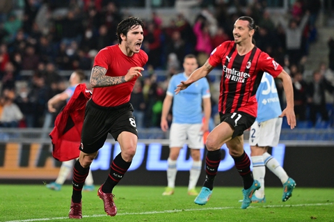 Vào sân từ ghế dự bị, Ibrahimovic kiến tạo bàn thắng vàng đưa AC Milan trở lại ngôi đầu - Ảnh 1. Vào sân từ ghế dự bị, Ibrahimovic kiến tạo bàn thắng vàng đưa AC Milan trở lại ngôi đầu - Ảnh 1.