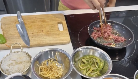 Cơm trộn và canh tương đậu kim chi: Cần gì phải đến Hàn Quốc mới được ăn? - Ảnh 4. Cơm trộn và canh tương đậu kim chi: Cần gì phải đến Hàn Quốc mới được ăn? - Ảnh 4.
