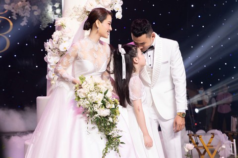Lý Hải lên tiếng sau vụ kiện Gánh mẹ, Sơn Tùng M-TP hát tiếng Anh để đem chuông đi đánh xứ người - Ảnh 4. Lý Hải lên tiếng sau vụ kiện Gánh mẹ, Sơn Tùng M-TP hát tiếng Anh để đem chuông đi đánh xứ người - Ảnh 4.
