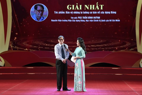 Trao giải cuộc thi viết về bảo vệ nền tảng tư tưởng của Đảng trong tình hình mới - Ảnh 3. Trao giải cuộc thi viết về bảo vệ nền tảng tư tưởng của Đảng trong tình hình mới - Ảnh 3.