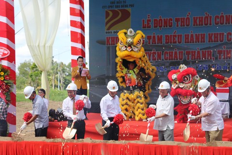 Khởi công khu trung tâm điều hành khu công nghiệp Sông Hậu - Ảnh 1. Khởi công khu trung tâm điều hành khu công nghiệp Sông Hậu - Ảnh 1.