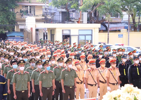 Toàn lực lượng Công an Đà Nẵng đồng loạt ra quân tấn công, trấn áp tội phạm - Ảnh 1. Toàn lực lượng Công an Đà Nẵng đồng loạt ra quân tấn công, trấn áp tội phạm - Ảnh 1.