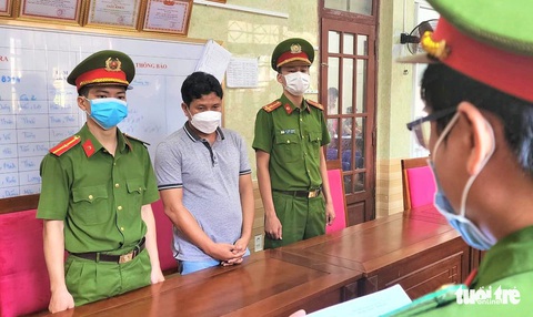 Tài xế xe điên lao vào tiệm bánh mì ở Đà Nẵng bị khởi tố, bắt giam - Ảnh 2. Tài xế xe điên lao vào tiệm bánh mì ở Đà Nẵng bị khởi tố, bắt giam - Ảnh 2.