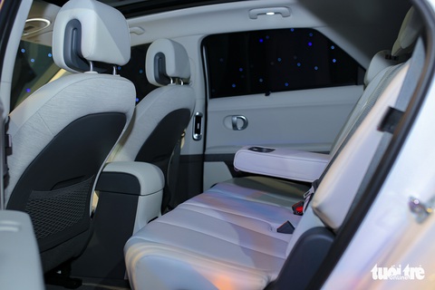 Hyundai Ioniq 5 ra mắt Việt Nam: Xe điện cạnh tranh Kia EV6, đi 450km trong 1 lần sạc - Ảnh 8. Hyundai Ioniq 5 ra mắt Việt Nam: Xe điện cạnh tranh Kia EV6, đi 450km trong 1 lần sạc - Ảnh 8.