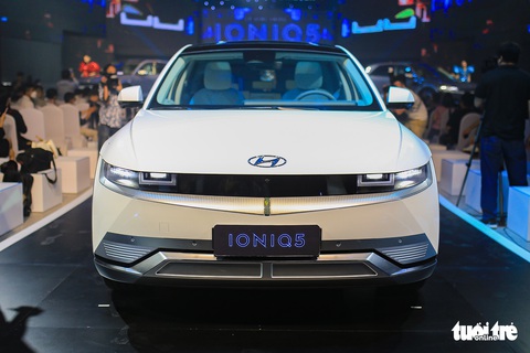 Hyundai Ioniq 5 ra mắt Việt Nam: Xe điện cạnh tranh Kia EV6, đi 450km trong 1 lần sạc - Ảnh 1. Hyundai Ioniq 5 ra mắt Việt Nam: Xe điện cạnh tranh Kia EV6, đi 450km trong 1 lần sạc - Ảnh 1.