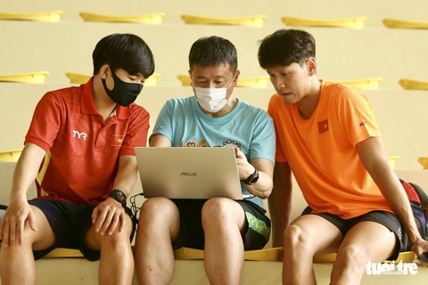 Các kình ngư đội tuyển bơi Việt Nam làm dậy sóng Mỹ Đình - Ảnh 2. Các kình ngư đội tuyển bơi Việt Nam làm dậy sóng Mỹ Đình - Ảnh 2.