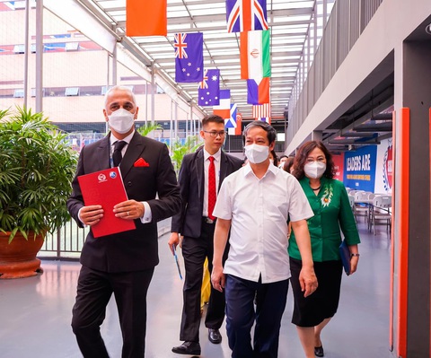 Bộ trưởng Bộ GD-ĐT Nguyễn Kim Sơn thăm Trường Quốc tế Bắc Mỹ - Ảnh 2. Bộ trưởng Bộ GD-ĐT Nguyễn Kim Sơn thăm Trường Quốc tế Bắc Mỹ - Ảnh 2.