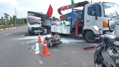 Dừng xe sơn đường, bị xe tải tông tử vong - Ảnh 1. Dừng xe sơn đường, bị xe tải tông tử vong - Ảnh 1.