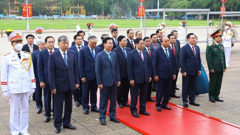 Lãnh đạo Đảng, Nhà nước vào lăng viếng Chủ tịch Hồ Chí Minh - Ảnh 3. Lãnh đạo Đảng, Nhà nước vào lăng viếng Chủ tịch Hồ Chí Minh - Ảnh 3.