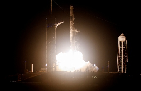 SpaceX của Elon Musk đưa phi hành đoàn NASA thứ 4 lên không gian - Ảnh 1. SpaceX của Elon Musk đưa phi hành đoàn NASA thứ 4 lên không gian - Ảnh 1.