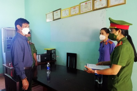 Khởi tố nguyên phó chủ tịch huyện điều tra việc cấp sổ cho người không có đất - Ảnh 1. Khởi tố nguyên phó chủ tịch huyện điều tra việc cấp sổ cho người không có đất - Ảnh 1.