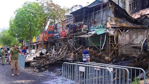 Hà Nội: Kịp thời đưa 4 người thoát nạn trong vụ cháy nhà dân - Ảnh 3. Hà Nội: Kịp thời đưa 4 người thoát nạn trong vụ cháy nhà dân - Ảnh 3.