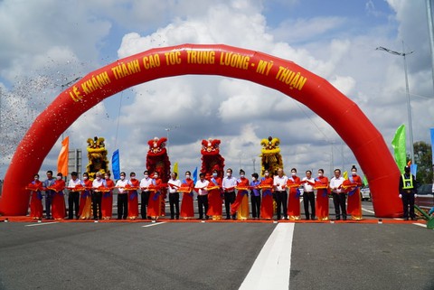 Khánh thành cao tốc Trung Lương - Mỹ Thuận sau 13 năm khởi công - Ảnh 5. Khánh thành cao tốc Trung Lương - Mỹ Thuận sau 13 năm khởi công - Ảnh 5.