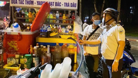 Hãy thôi chiếm dụng công viên! - Ảnh 1. Hãy thôi chiếm dụng công viên! - Ảnh 1.