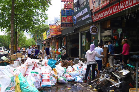 Hà Nội: Kịp thời đưa 4 người thoát nạn trong vụ cháy nhà dân - Ảnh 5. Hà Nội: Kịp thời đưa 4 người thoát nạn trong vụ cháy nhà dân - Ảnh 5.